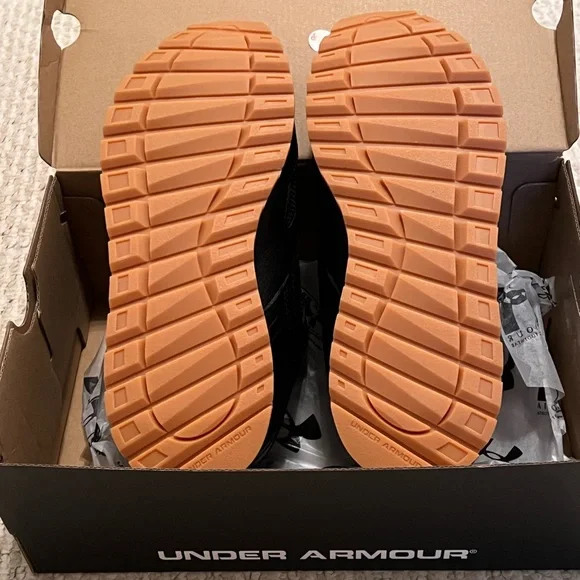 NIB Under Armour Women’s Black Sneakers Size 7.5 - Picture 3 of 5